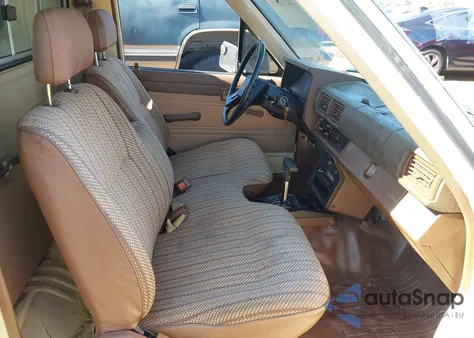 1985 Toyota Pickup 1/2 Ton Rn55 Dlx z USA, uszkodzony, nr VIN JT4RN55D2F0147947